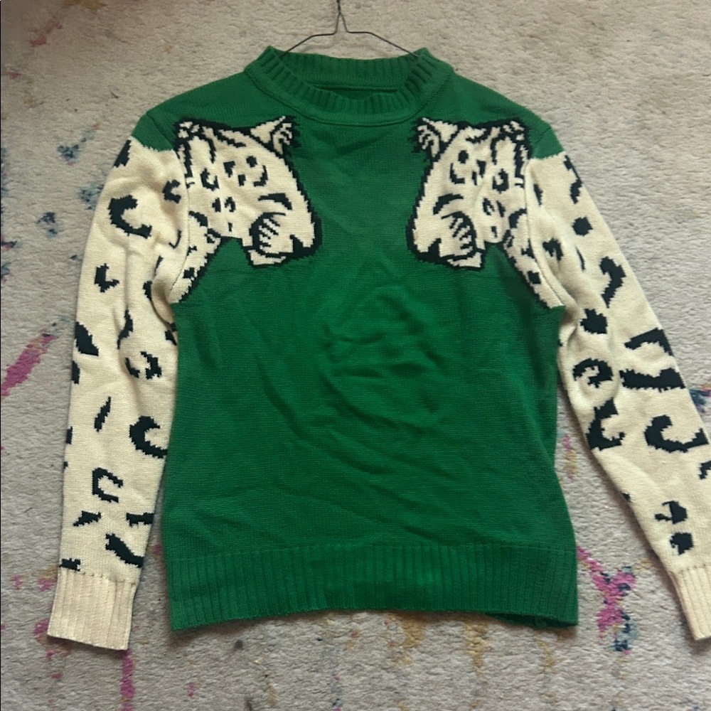 Chic Green Leopard Print Women's Sweater
